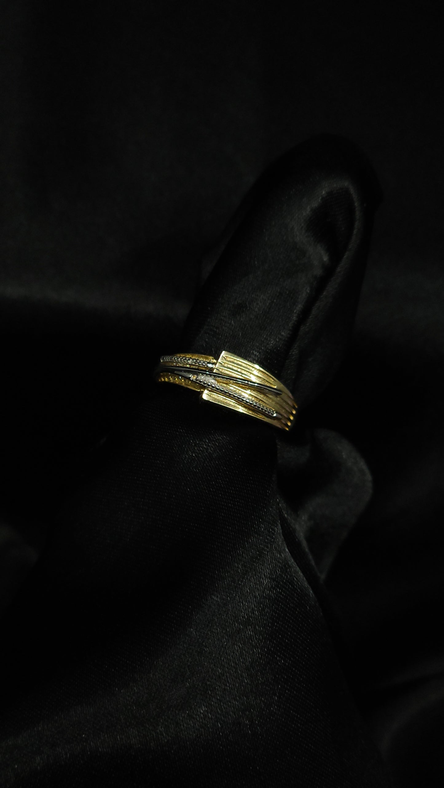 Ring mit Weissgoldverzierung