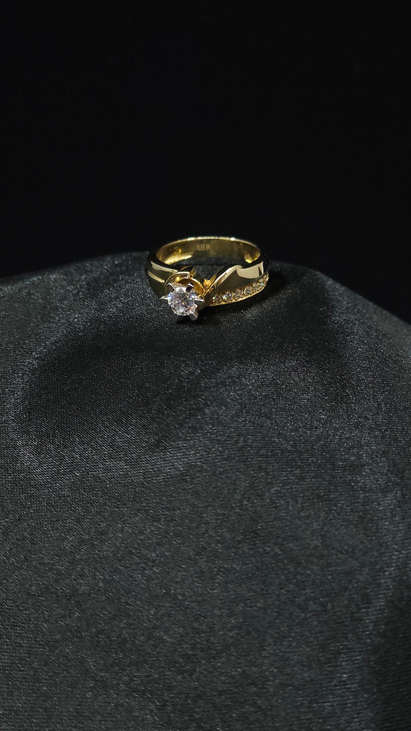 Ring mit Zirkonien