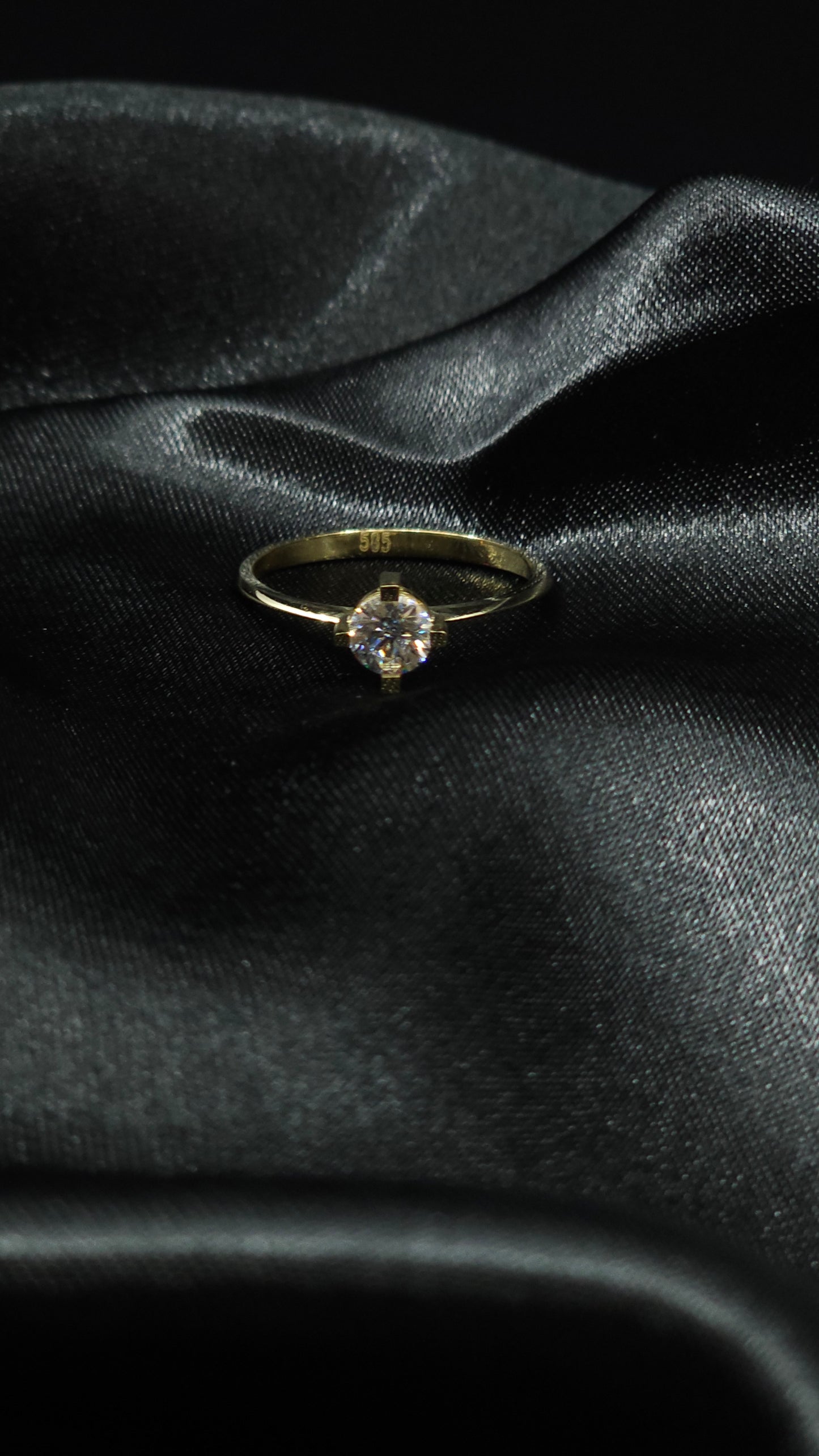 Ring mit Zirkonia